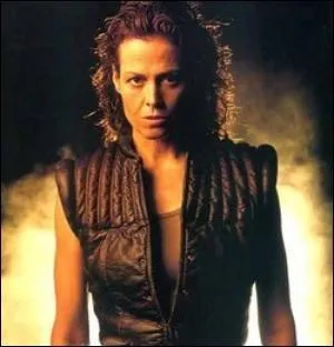 Dans quel film de la saga  Alien , Ellen Ripley se suicide-t-elle ?