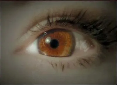 Pourquoi,  une poque, Mylne s'tait-elle teinte en blonde  Los Angeles ?