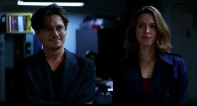 J'ai joué avec Johnny Depp dans "Trascendance" . Qui suis-je ?