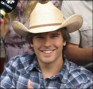 Qui est ce personnage ? (C'est le petit ami du personnage principal)