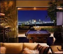 Nous voici dans le salon d'une star de Tv et de cinma. A qui est cette maison situe  Los Angeles (qui vient toutefois d'tre mise en vente) ?