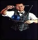 Pour terminer allgrement. Cette petite poulie qui s'lance et revient en roulant sur la ficelle qui la retient est un diabolo. Quel nom portait-il ?