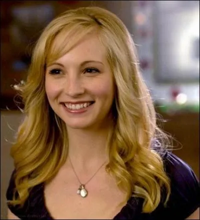 Quel est le nom de famille de Caroline ?