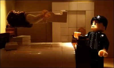 Cette petite fille, Regan, en lvitation au-dessus de son lit, a ne vous rappelle rien ? Je vous suggre de faire appel au pre Karras, il va vous expliquer !