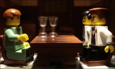 L'action se passe durant la guerre de 40, Shosanna Dreyfus assiste  l'excution de ses parents par les nazis, ailleurs en Europe, Aldo Raine forme un groupe de soldats juifs amricains, les btards !