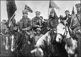 A la fin de quelle anne commence la guerre civile russe, entre rouges et blancs ?