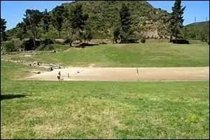 ... une fois (... ) acclrant l'allure il (... ) pass devant nous.