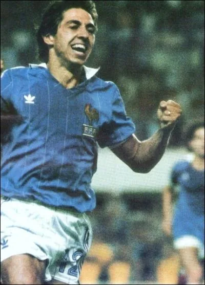 Ce footballeur fut slectionn 47 fois en quipe de France et participa aux Coupes du monde 82 et 86. Quel est son nom ?