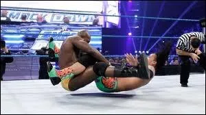 Quel est le finisher de Titus O'Neil ?