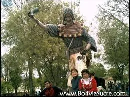 Voici, sur la place centrale de cette localit, la statue du  Sonq'o mikus  mentionne lors d'un prcdent quizz. Vous souvenez-vous ce que signifie son nom en quechua ?