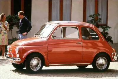 Cette petite Fiat, que l'on surnomme parfois  Pot de yaourt  est la :