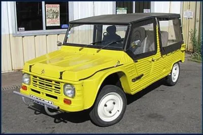 Cette Citron  carrosserie plastique et reprenant la mcanique de sa soeur; la 2 cv, est une . .