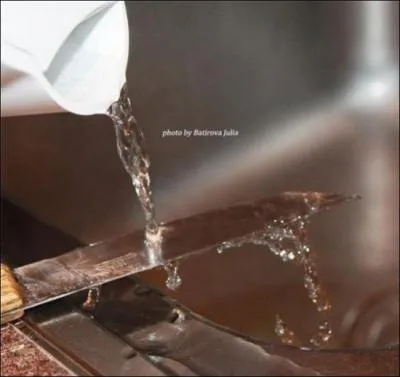 Aprs avoir chauff le mtal pour le rendre liquide, quelle opration doit-on effectuer sur l'acier pour le durcir ?