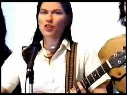 Dans le clip, on pouvait suivre une grosse boule noire qui rebondissait. Quel groupe a chant  Cannonball  en 1993 ?