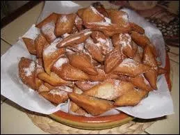 Il y a aussi ce beignet sous forme de losange,  la mie are et moelleuse, parfume  la fleur d'oranger, prpar  l'occasion de Mardi gras ... .