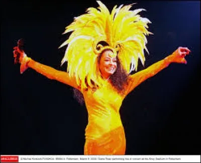 Qui chante en 1979 "Back together again" ?