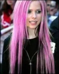 Aprs le tournage du clip  He Wasn't , Avril a d aller chez le coiffeur car le rose ne partait pas de ses cheveux.