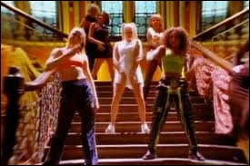 En juillet 1996, les Spice Girls rencontrent le succès avec la sortie de leur premier single intitulé...