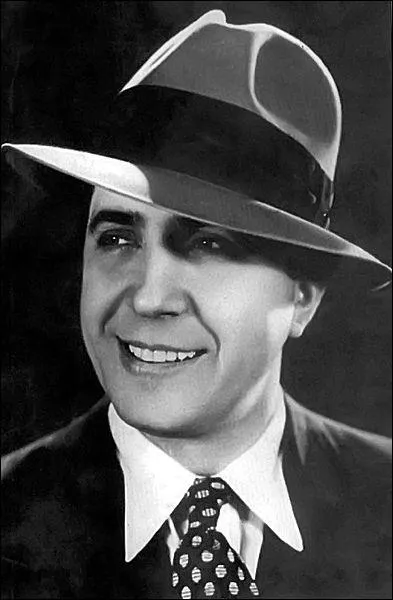 Vous cultivez une admiration sans bornes pour le tango de Carlos Gardel, ce chanteur compositeur dont on ne sait pas trop o il est n, quelle destination allez-vous choisir ?