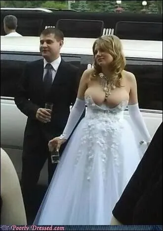 Vous ne rvez pas ! Ce serait bien un vrai mariage et une vraie marie, et une vraie robe de marie ventuellement destine  une autre morphologie bustive ! Que peut-on craindre ?