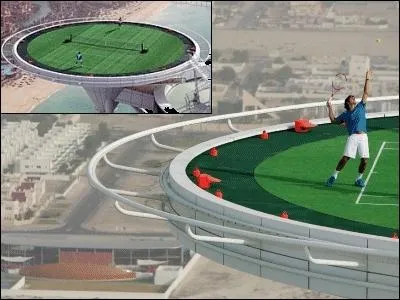 Ce terrain de tennis vertigineux est trs connu dsormais. Il est suspendu dans les airs, au sommet d'une tour de 321 m, situe ... ?