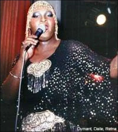 Qui gémit de manière suggestive sur "Love to love you baby" ?