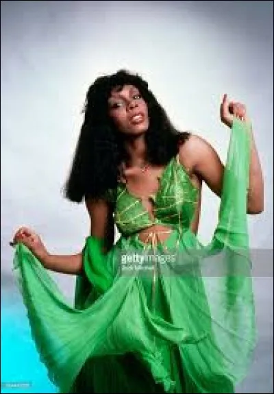 Qui donne la réplique à Donna dans le méga hit de 1979"No more tears" ?