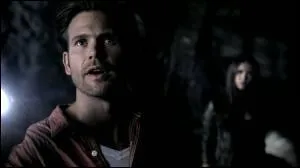 � la place de qui s'est-il fait renverser par une voiture dans l'�pisode 10 de la saison 3 ?