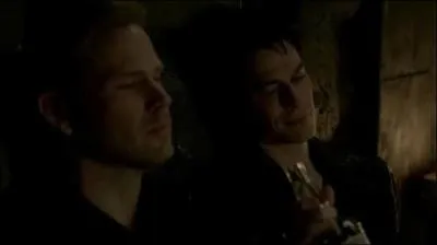 Dans l'�pisode 20 de la saison 3, que d�cide-t-il de faire apr�s avoir tu� Esther ? �