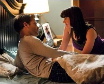 Gr�ce � qui d�couvre-t-il qu'Isobel est devenue un vampire ?