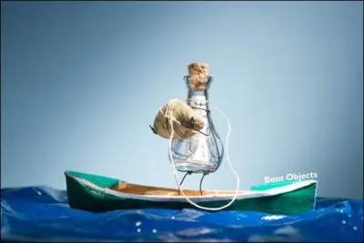 Faute de port, certains bateaux doivent mouiller  quelques encablures de la cte, quelle petite embarcation utilise-t-on pour rejoindre le bord ?