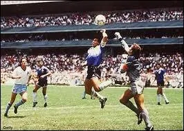 Comment Diego Armando Maradona a-t-il qualifi son but de la main face  l'Angleterre en quart de finale du mondial 1986 ?