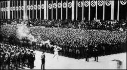 En 1936, quelle grande manifestation sportive internationale fut l'occasion pour le régime nazi de montrer ses capacités d'organisation et la nouvelle puissance de l'Allemagne ?