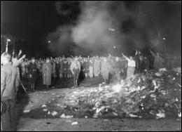 Que brûle-t-on en public au cours d'un autodafé savamment orchestré en 1933 devant l'opéra de Berlin pour frapper l'opinion publique ?