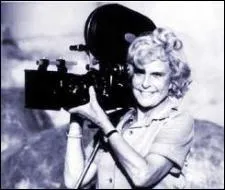 Qui est la ralisatrice de ce film grandiloquent qui souligne l'ordre, la discipline et la force du rgime, ainsi que la  communion   qui existe entre le Fhrer et son peuple ?