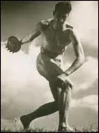 Dans quel autre film impressionnant ,  la musique grandiose et  l'esthtique parfaite, montre-t-elle la beaut et la supriorit physique de la prtendue  race aryenne  ?