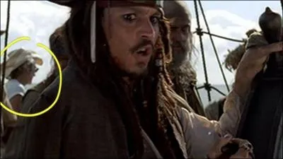 Cette image, tire du film, montre un faux raccord. Qu'est-ce que c'est ?