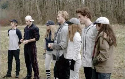Edward invite Bella  faire une partie de ...