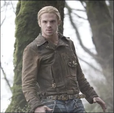 Qui prend Bella en chasse ?