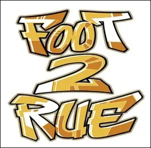 Qui est l'arbitre dans foot 2 rue ?