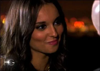 Pourquoi Sandra dtstait autant Caroline ?