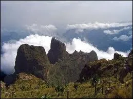 Vous dcidez de pousser plus au sud et vous arrivez en  Ityop'iya , pays montagneux. Dans quel pays tes-vous ?