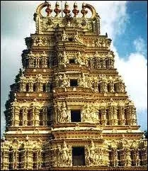 Maintenant, vous repartez vers l'est, et l'on vous dit dans l'une des 18 langues officielles du pays que vous tes au  Bharat  . Dans quel pays tes-vous ?