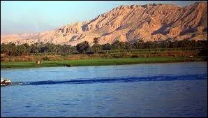 Vous revenez en Europe avec une escale en  Misr . Dans quel pays tes-vous ?