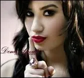 Comment s'appelle la mre de Demi Lovato ?