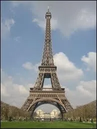 Dans quel pays se situe la Tour Eiffel ?