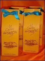 Dans quelle ville peut-on trouver le caillou du Faron ?