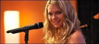 Bella chante-t-elle bien ?