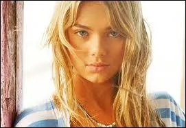 Quelle actrice joue le rle de Bella ?