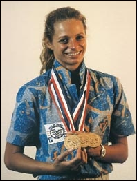Elle fut 12 fois championne de France et 4 fois championne d'Europe. Quelle était la spécialité de Muriel Hermine dans les bassins ?